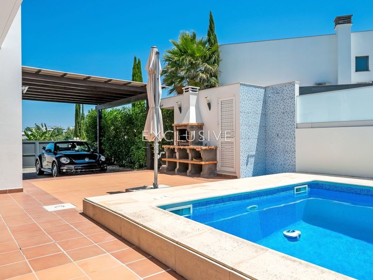 Villa for Sale in ArmaÇÃo De Pera, Algarve 9