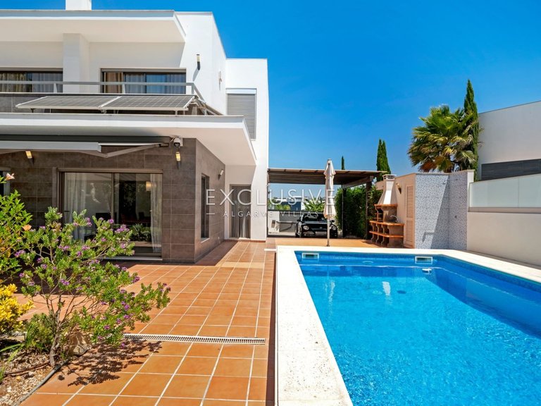 Villa for Sale in ArmaÇÃo De Pera, Algarve 8