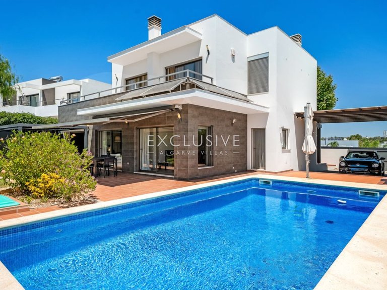 Villa for Sale in ArmaÇÃo De Pera, Algarve 6