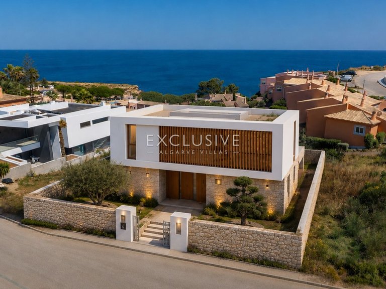 Villa for Sale in Praia Da Luz, Algarve 1
