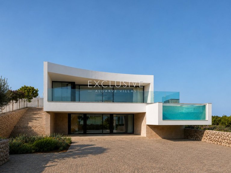 Villa for Sale in Praia Da Luz, Algarve 9