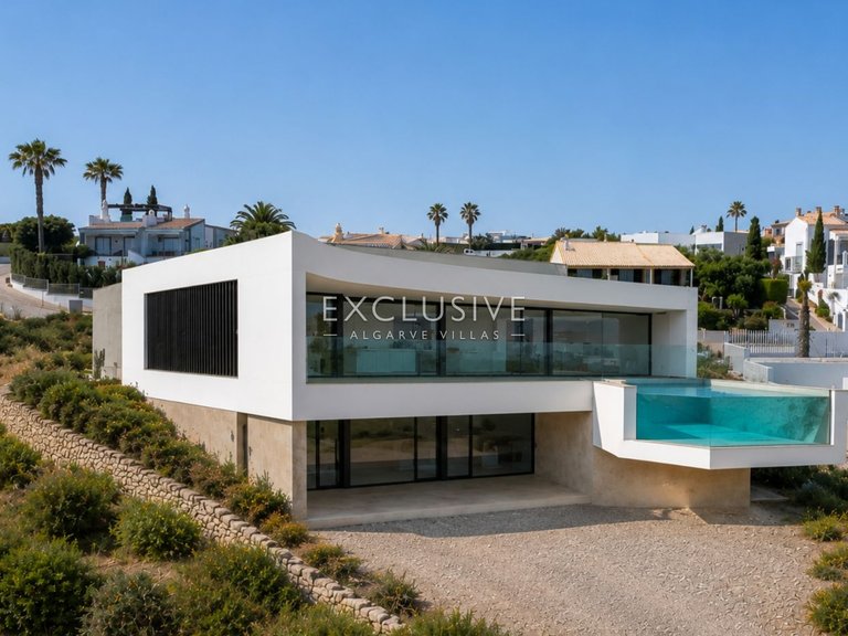Villa for Sale in Praia Da Luz, Algarve 8