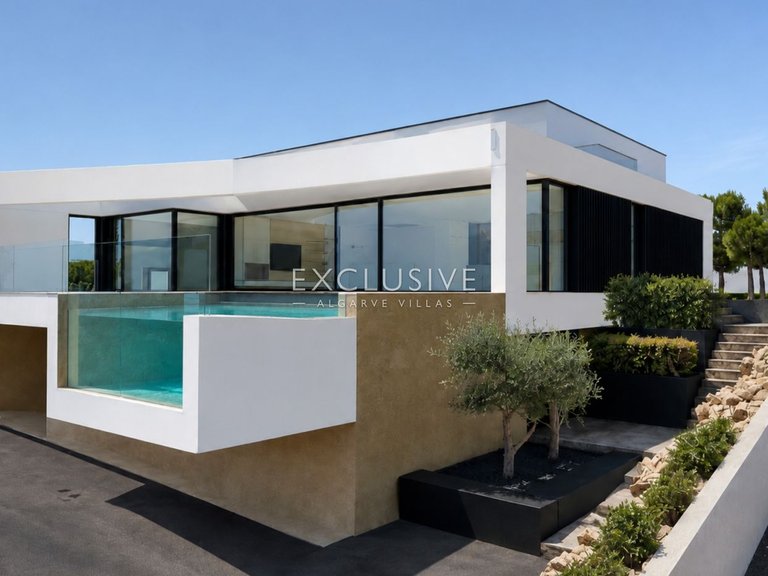 Villa for Sale in Praia Da Luz, Algarve 3