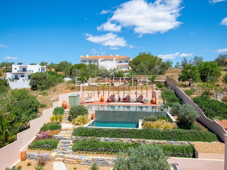 Villa for Sale in Ferragudo, Algarve 1