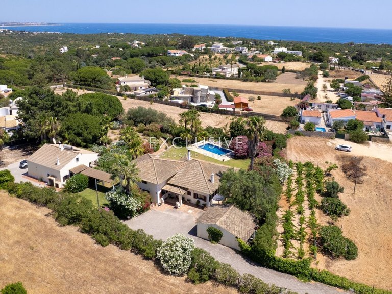Villa for Sale in Carvoeiro, Algarve 38