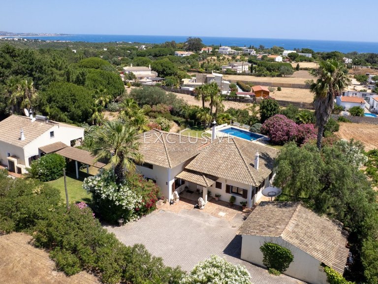Villa for Sale in Carvoeiro, Algarve 3