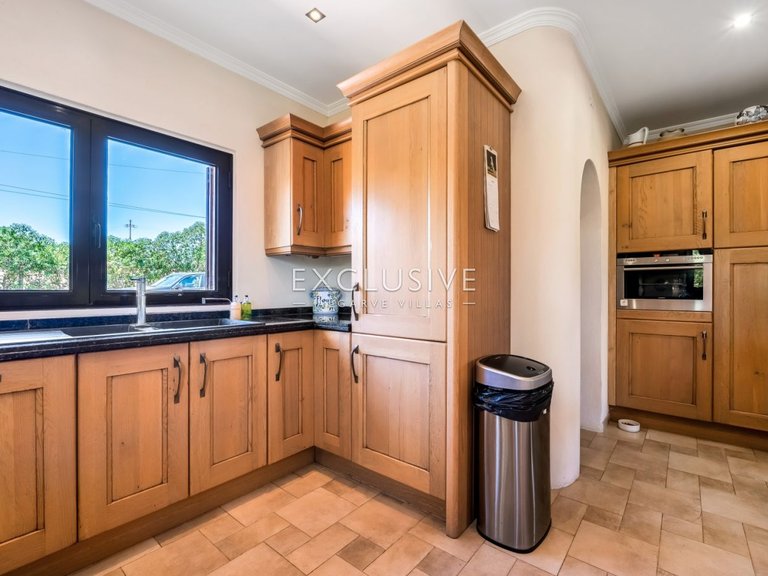 Villa for Sale in Carvoeiro, Algarve 10