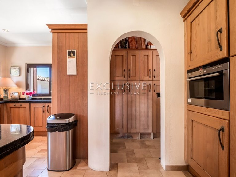 Villa for Sale in Carvoeiro, Algarve 14