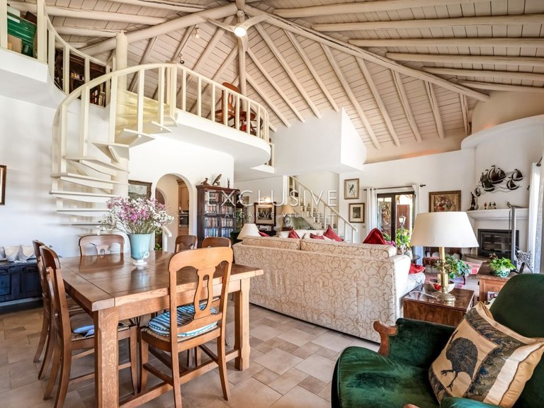 Villa for Sale in Carvoeiro, Algarve 8