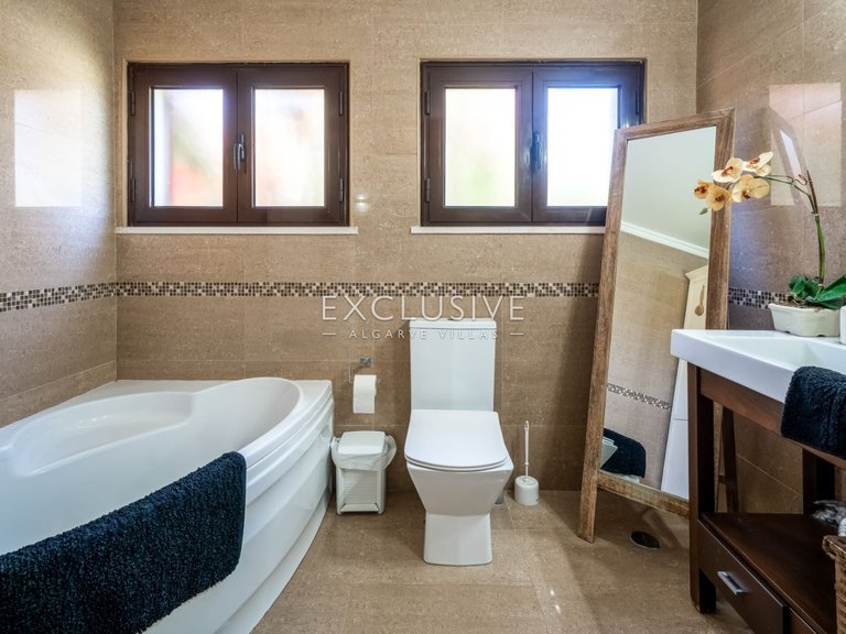 Villa for Sale in Carvoeiro, Algarve 32