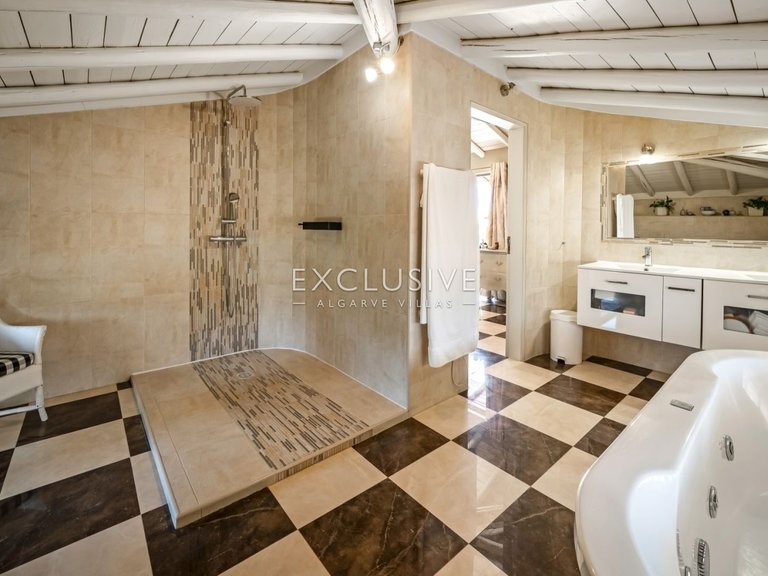 Villa for Sale in Carvoeiro, Algarve 26