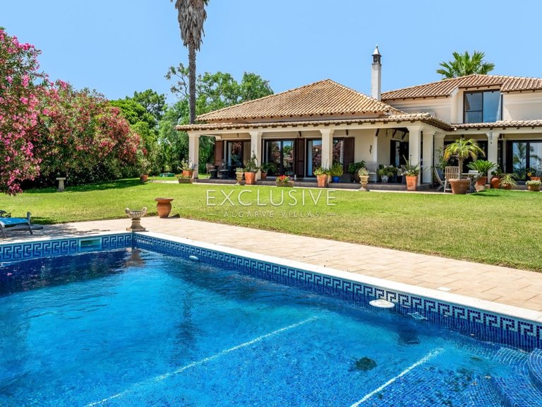 Villa for Sale in Carvoeiro, Algarve 1