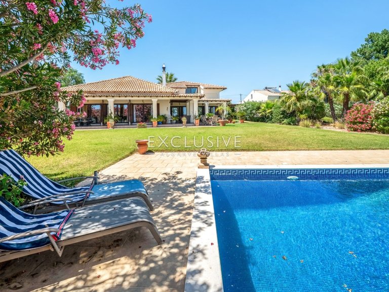 Villa for Sale in Carvoeiro, Algarve 11