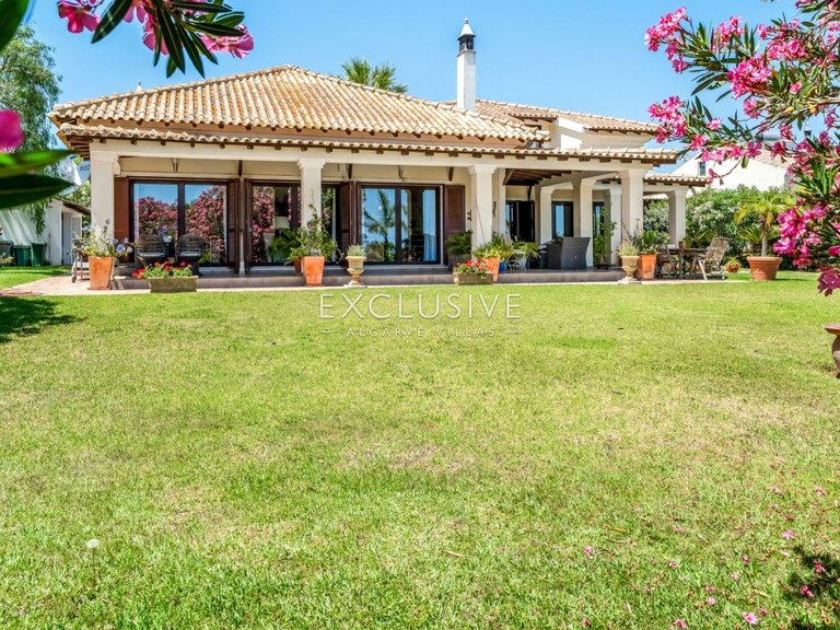 Villa for Sale in Carvoeiro, Algarve 2