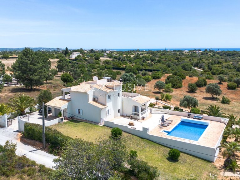 Villa for Sale in Porches, Algarve 23