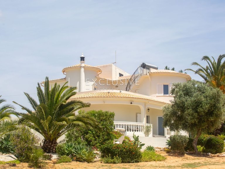 Villa for Sale in Porches, Algarve 22