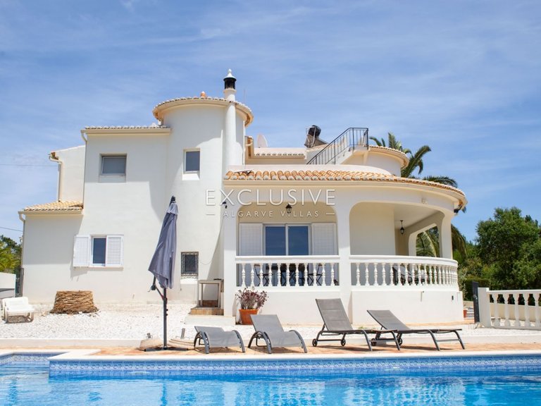 Villa for Sale in Porches, Algarve 21
