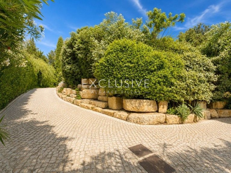 Villa for Sale in Carvoeiro, Algarve 34