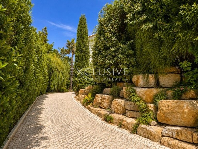 Villa for Sale in Carvoeiro, Algarve 35