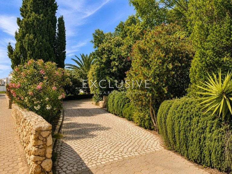 Villa for Sale in Carvoeiro, Algarve 36