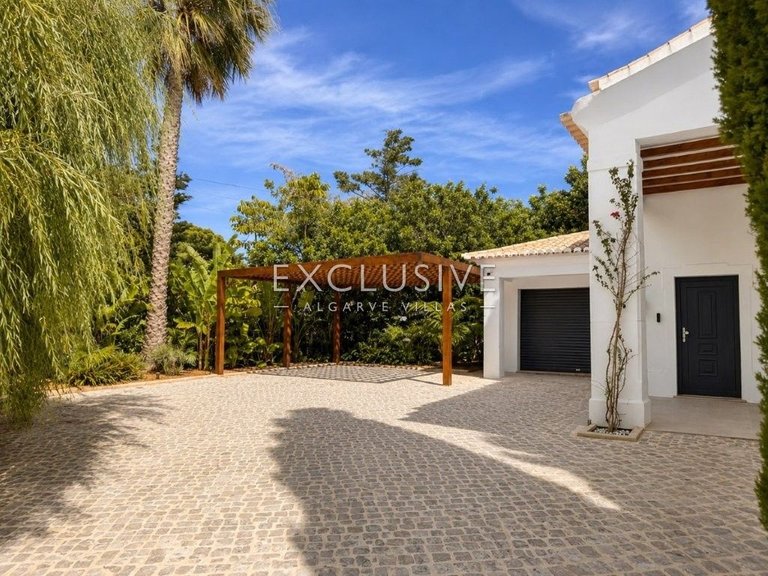 Villa for Sale in Carvoeiro, Algarve 33