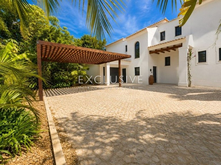 Villa for Sale in Carvoeiro, Algarve 37