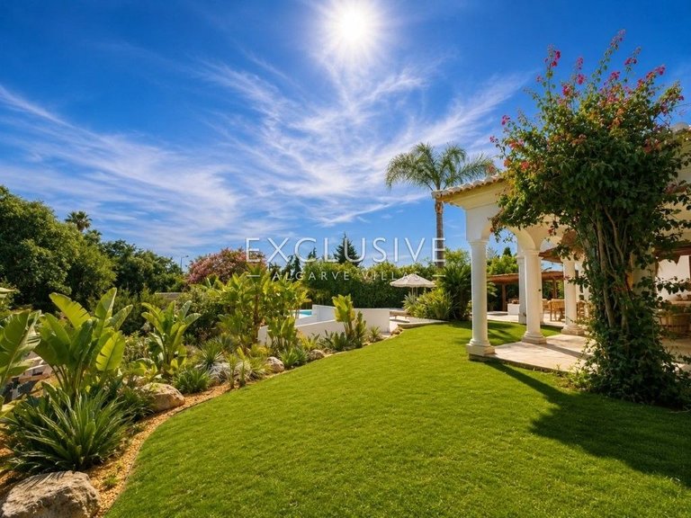 Villa for Sale in Carvoeiro, Algarve 40