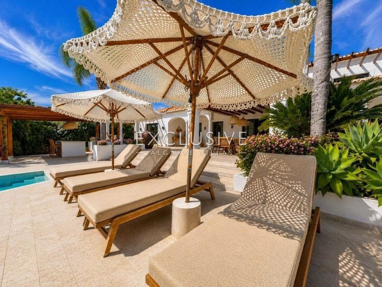 Villa for Sale in Carvoeiro, Algarve 43