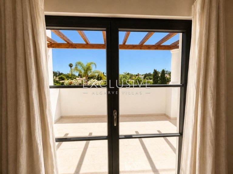 Villa for Sale in Carvoeiro, Algarve 23
