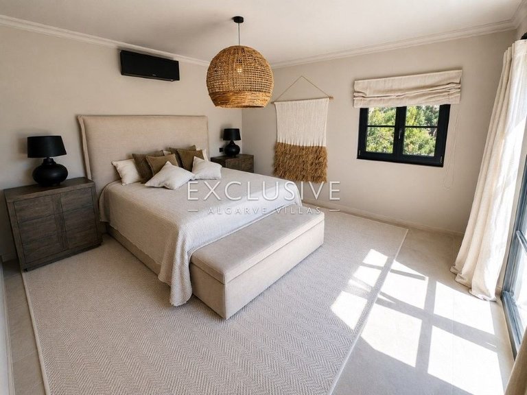 Villa for Sale in Carvoeiro, Algarve 19