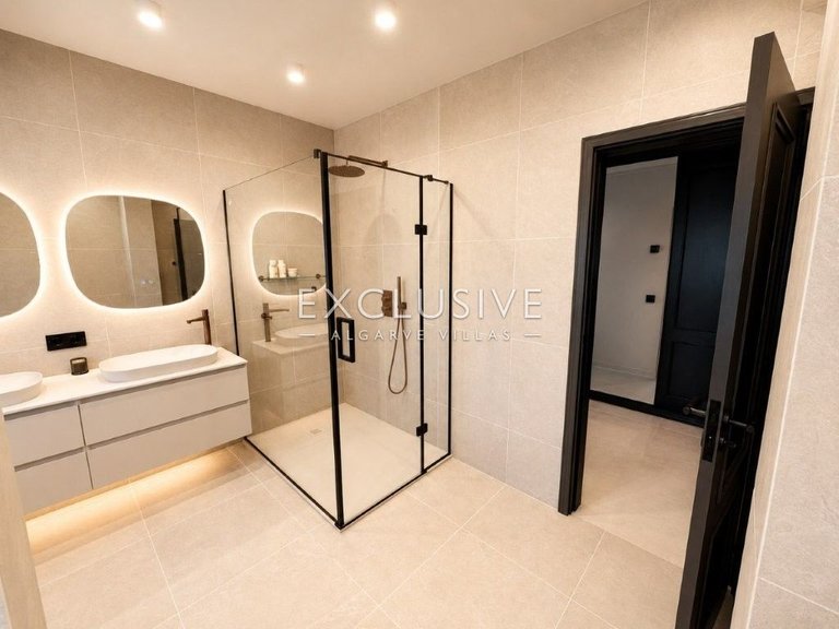 Villa for Sale in Carvoeiro, Algarve 18
