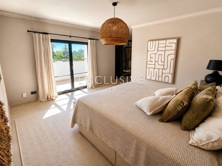 Villa for Sale in Carvoeiro, Algarve 16