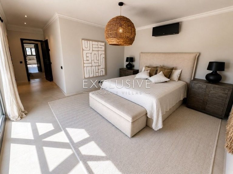 Villa for Sale in Carvoeiro, Algarve 15