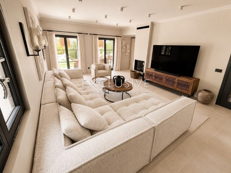 Villa for Sale in Carvoeiro, Algarve 14