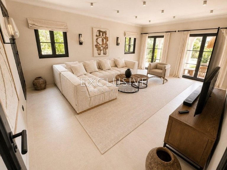 Villa for Sale in Carvoeiro, Algarve 13