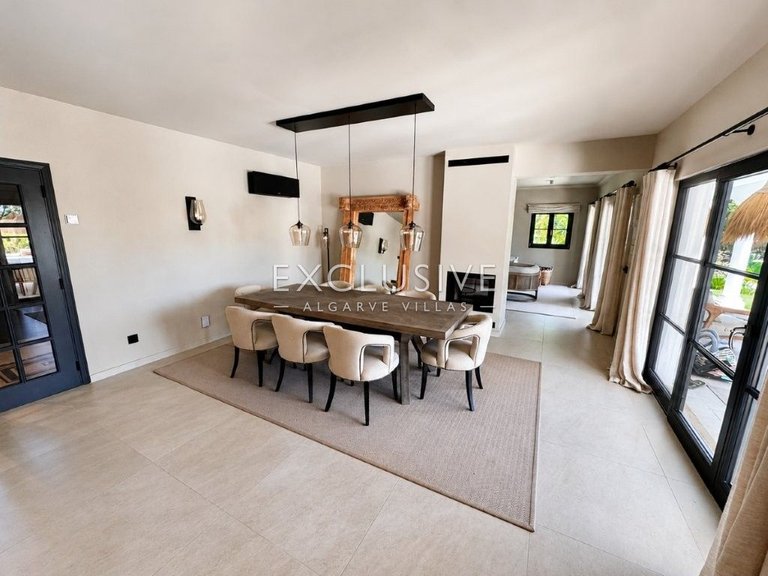 Villa for Sale in Carvoeiro, Algarve 9