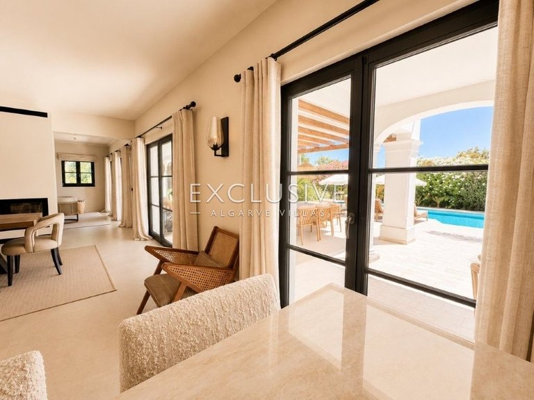 Villa for Sale in Carvoeiro, Algarve 11