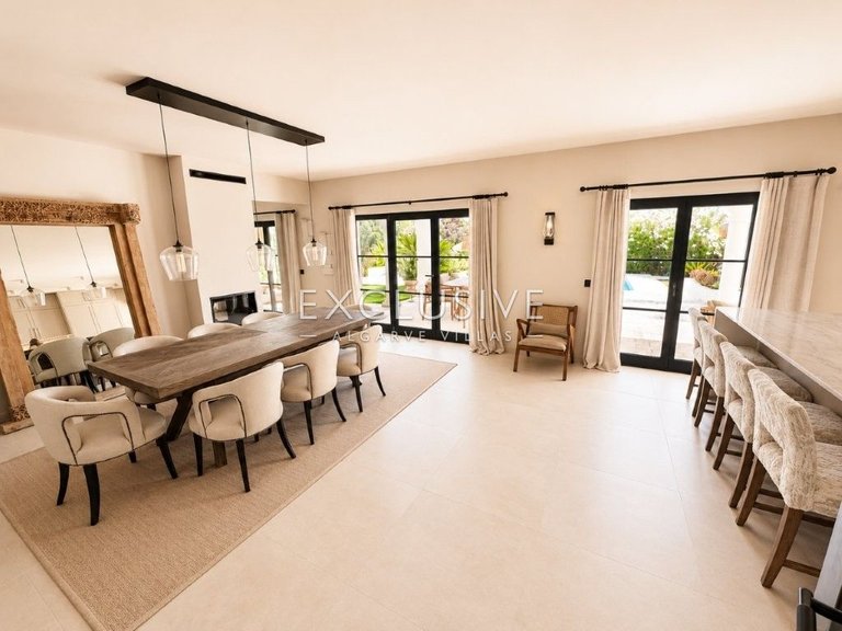 Villa for Sale in Carvoeiro, Algarve 6