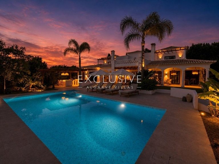 Villa for Sale in Carvoeiro, Algarve 3
