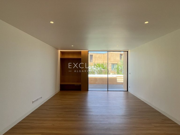 Villa for Sale in Vilamoura, Algarve 5