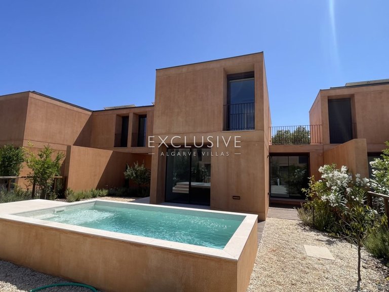 Villa for Sale in Vilamoura, Algarve 1