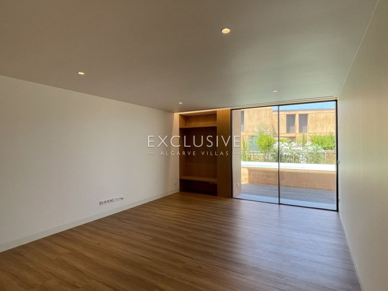 Villa for Sale in Vilamoura, Algarve 18