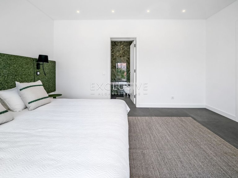 Villa for Sale in Lagos, Algarve 34