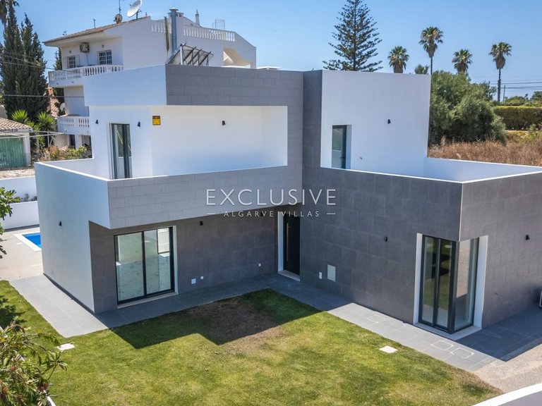 Villa for Sale in Lagos, Algarve 1