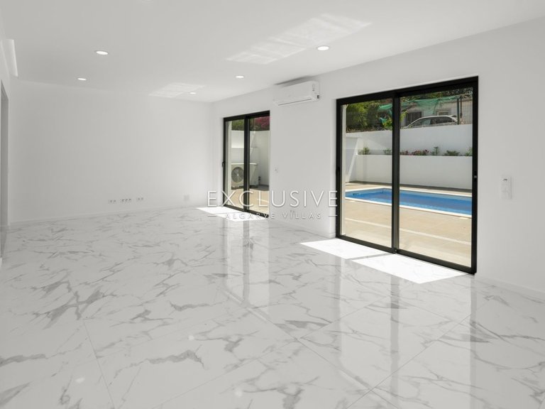 Villa for Sale in Lagos, Algarve 4