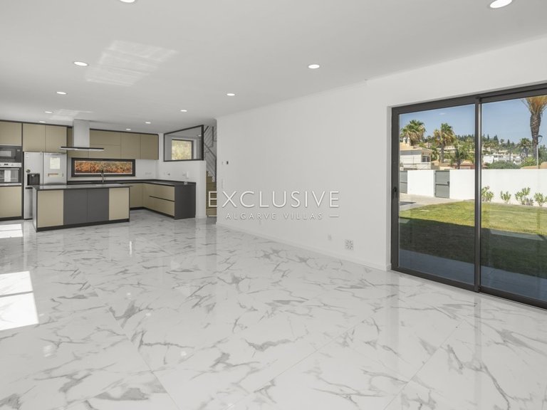 Villa for Sale in Lagos, Algarve 9