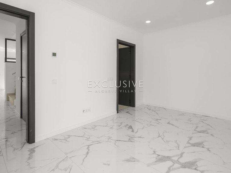 Villa for Sale in Lagos, Algarve 12
