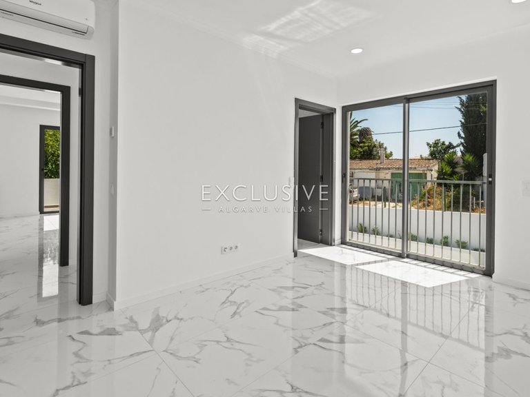 Villa for Sale in Lagos, Algarve 19