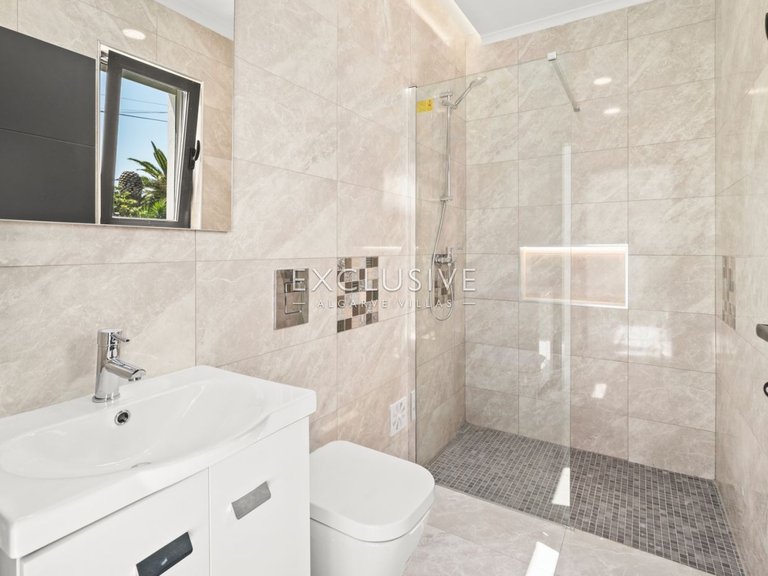 Villa for Sale in Lagos, Algarve 18