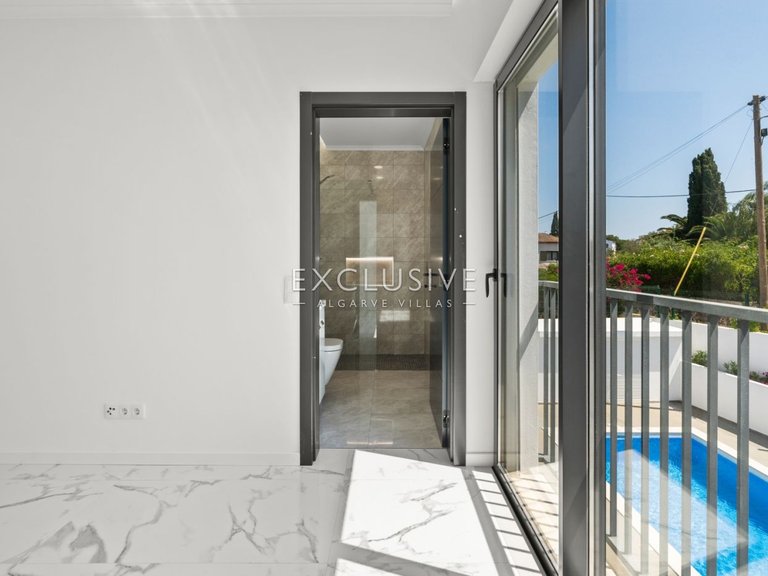 Villa for Sale in Lagos, Algarve 17